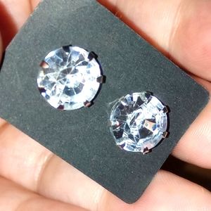 **NEW! Beautiful Crystal Solitaire Stud Earrings